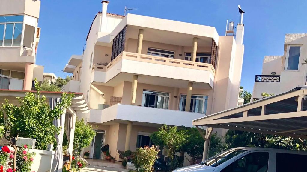 Menelaos Family Apartments