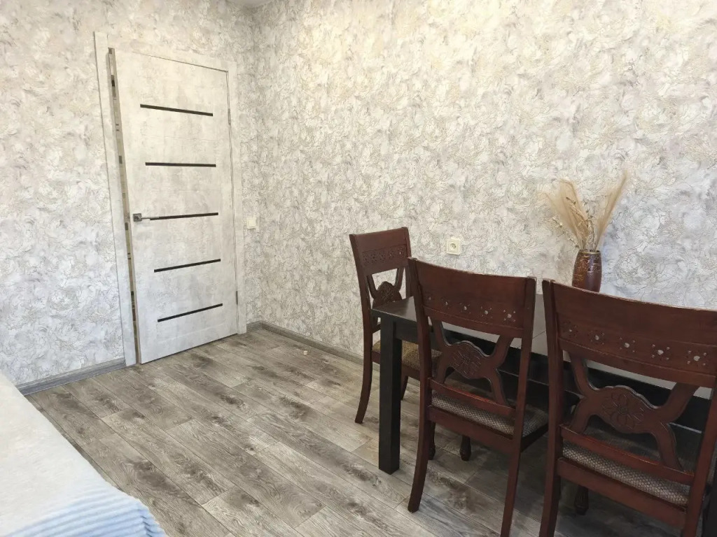 Квартира трёхкомнатная вблизи Сквера Энтузиастов
