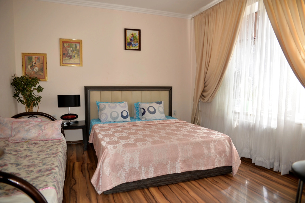 Квартира эконом класса в центре площадью 65 кв.м на Шаумяна 1