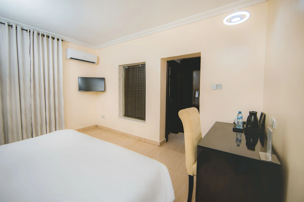 Отель Broadfield Apo Resisdence