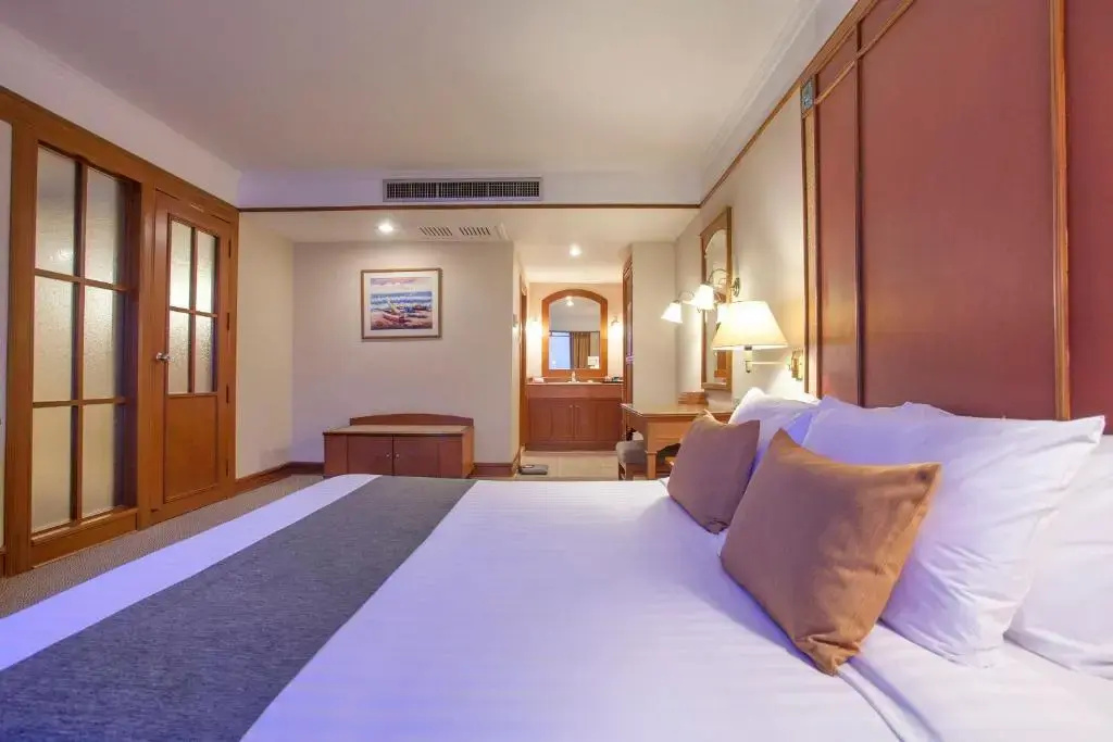 Cholchan Pattaya Beach Resort - SHA Extra Plus