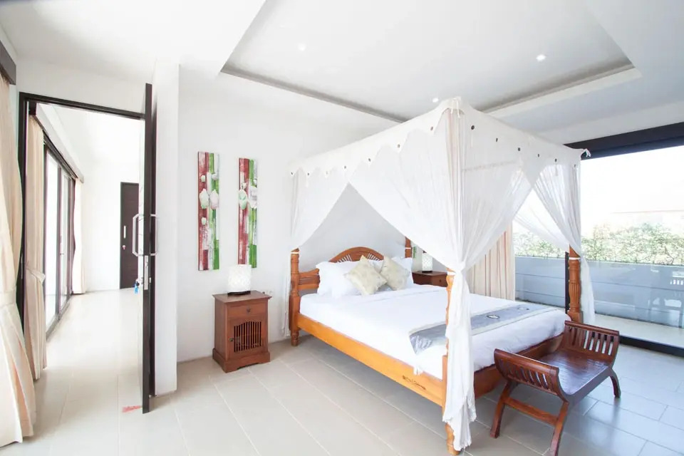 Skye Dee Villa