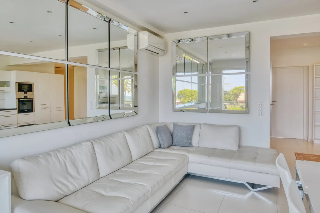 Luxurious 2BD W/seaview In Cap D'antibes Apartments