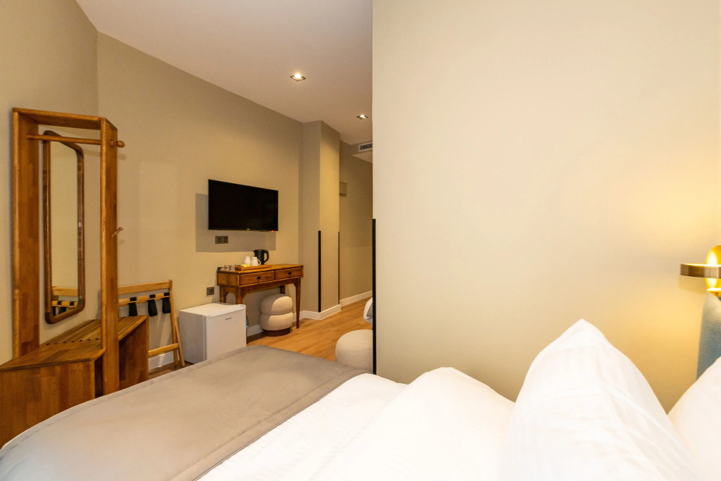 Nenessa Airport Hotel