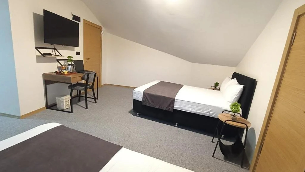 New Garden Airport Hotel & Restaurant