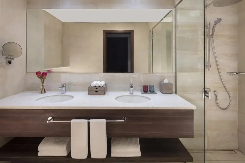 Avani Plus Palm View Dubai Hotel & Suites