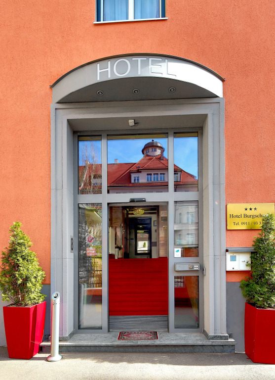 TIPTOP Hotel Burgschmiet Garni