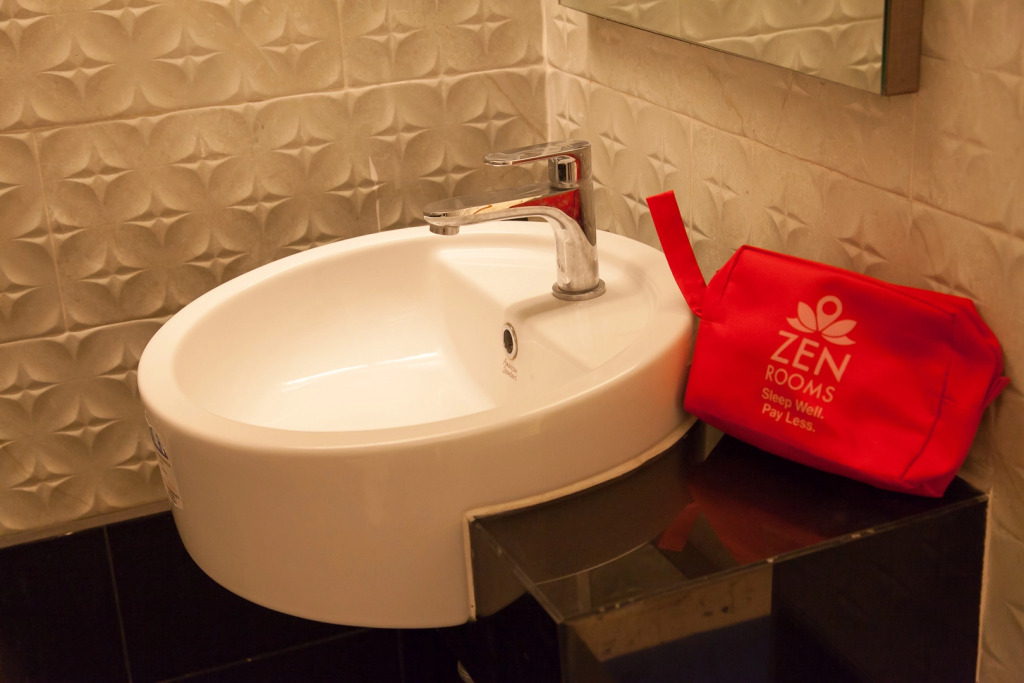 Отель ZEN Rooms Phiphit Phokhai