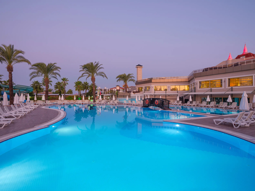Aydinbey Famous Resort - Ultra All Inclusive