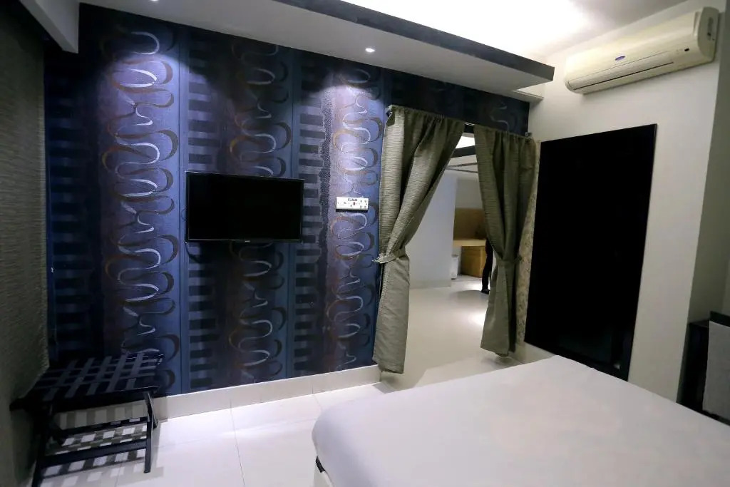 Orchid Business Hotel