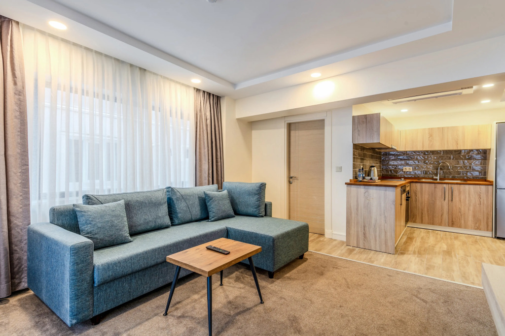 Отель Roys Hotel & Suites