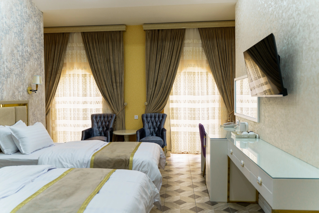 AYNIY Hotel
