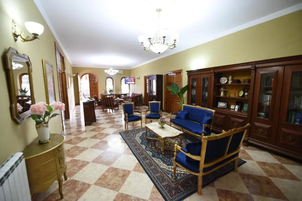 Rose Garden Hotel