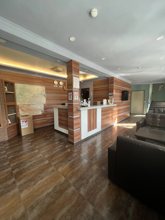 Salut Hotel