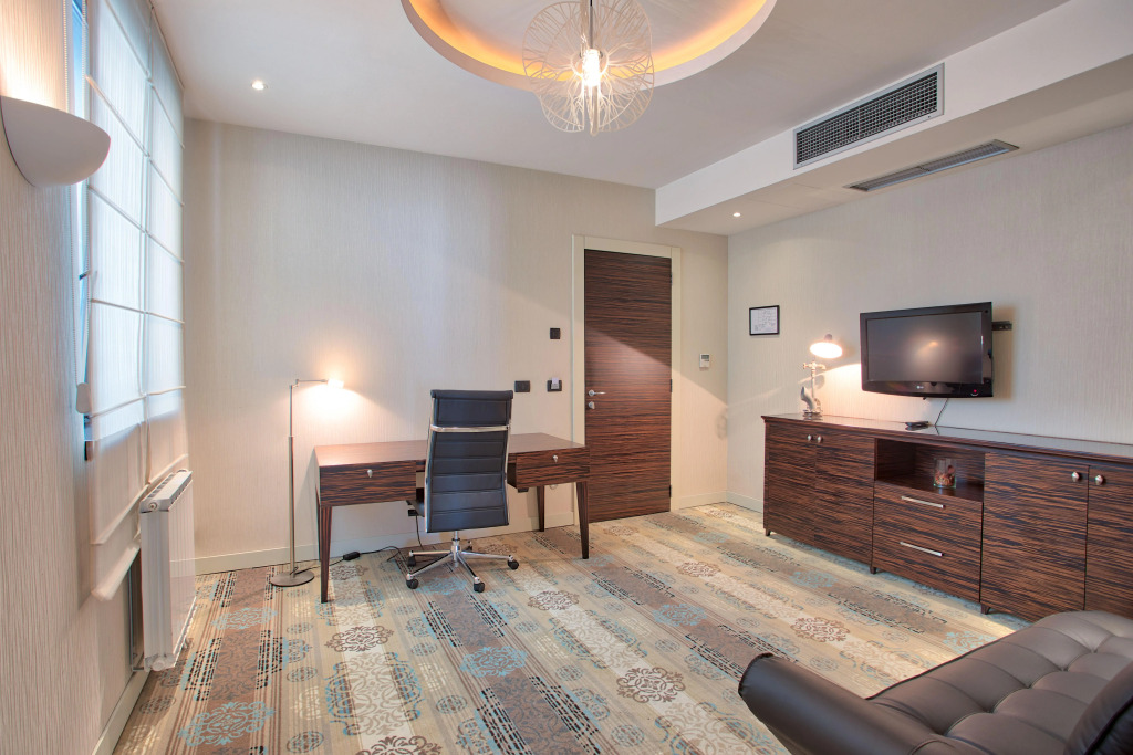 Отель Crystal Hotel Belgrade