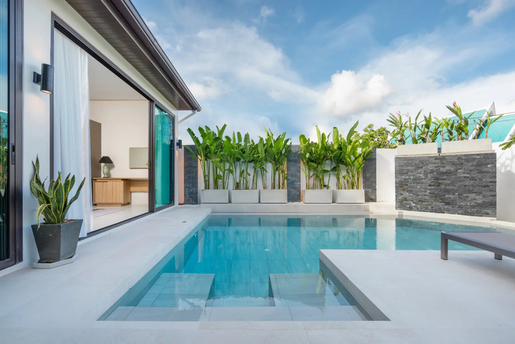 Villa Plunge Modern 2-Bedroom with Private Pool