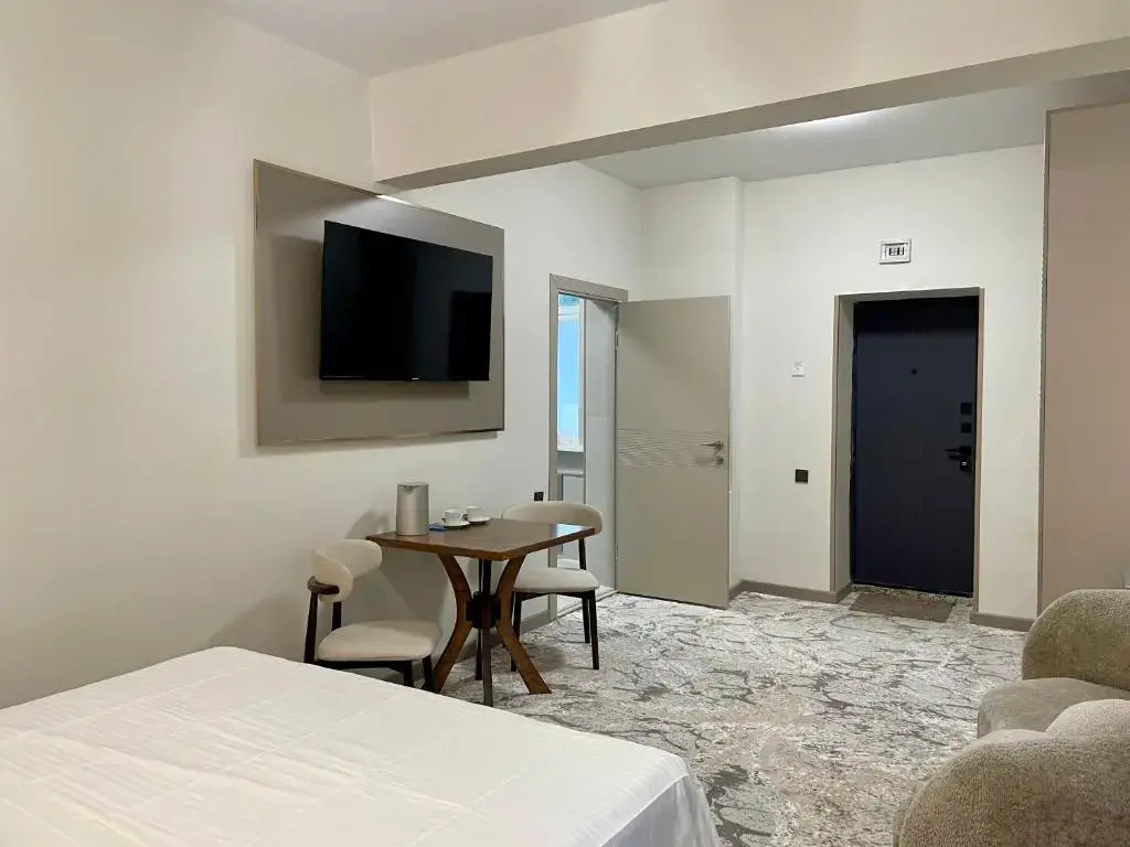 Naya Hotel