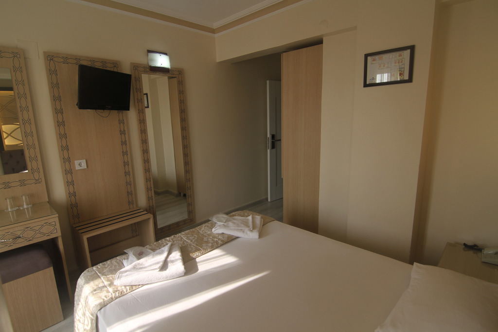 Grand Liza Hotel