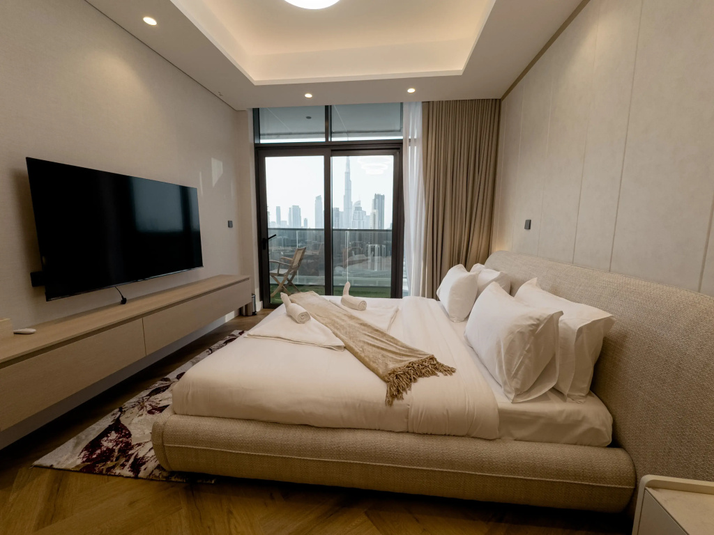 Апартаменты Vserve Elevate Your Stay with Stunning Skyline Views