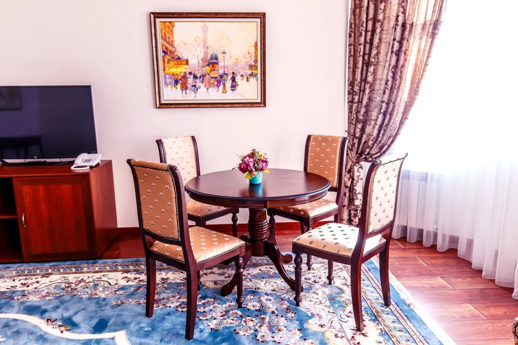 Alanda Hotel