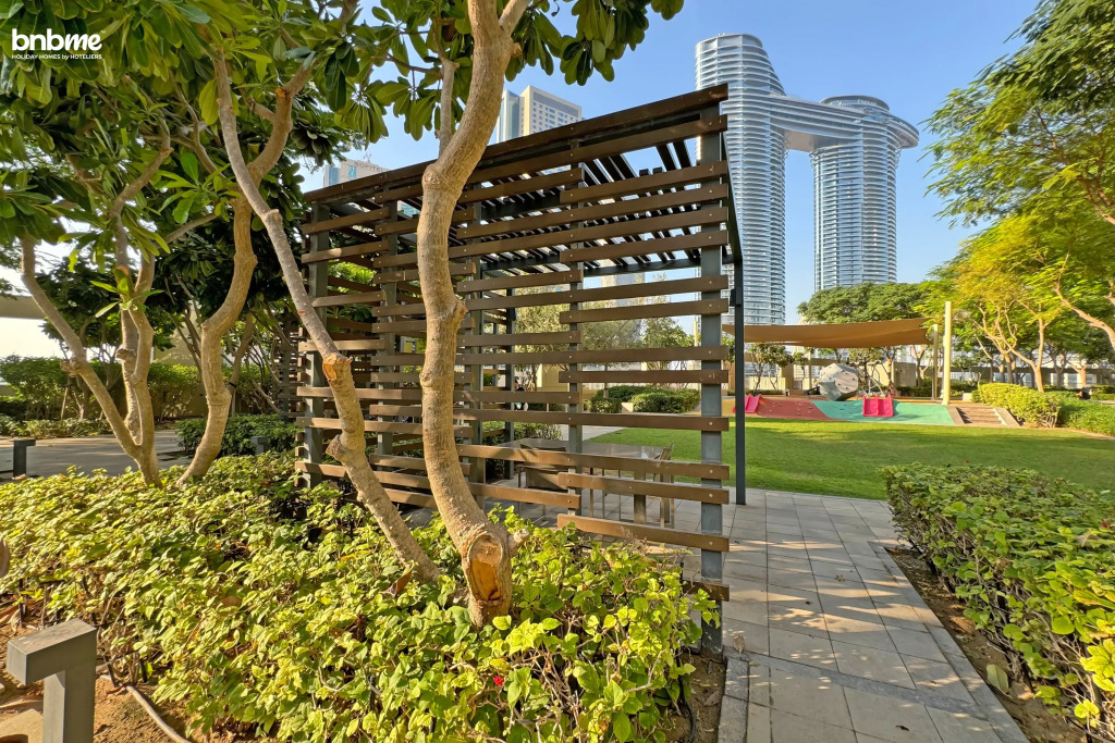 Апартаменты Bnbme Burj Vista Tower 1, 3 BDR Maids