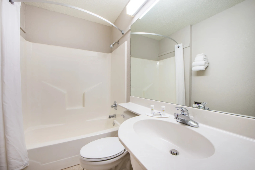 Отель Microtel Inn Suites by Wyndham Claremore