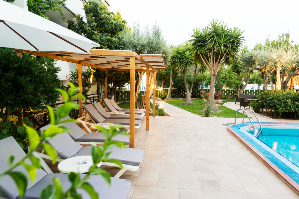 Terinikos Sunny Garden Hotel & Junior Suites