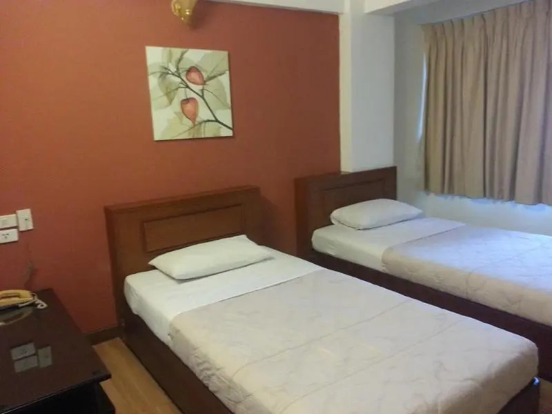 Crown BTS Nana Hotel