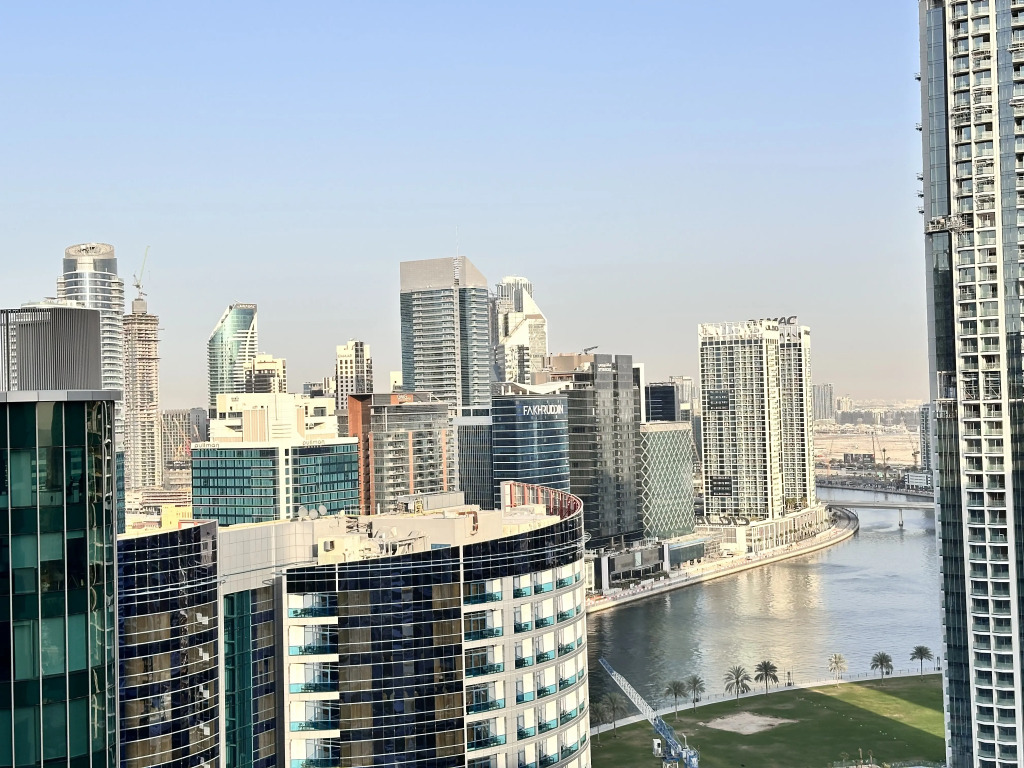 Апартаменты Vserve Modern Oasis: Canal & Burj Views