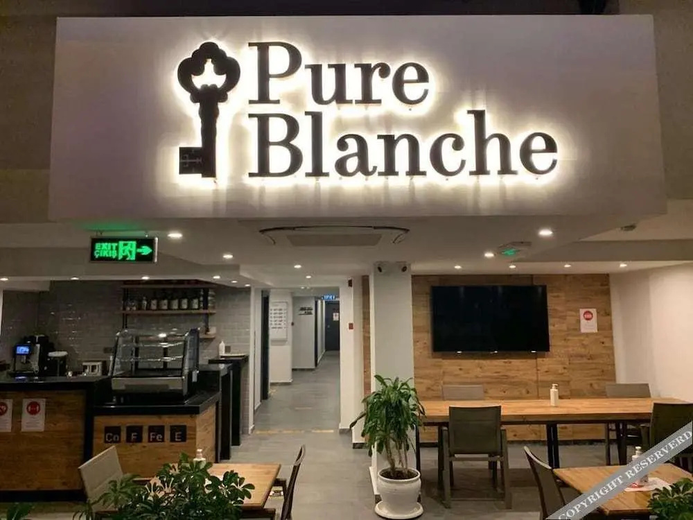 Pure Blanche Hotel