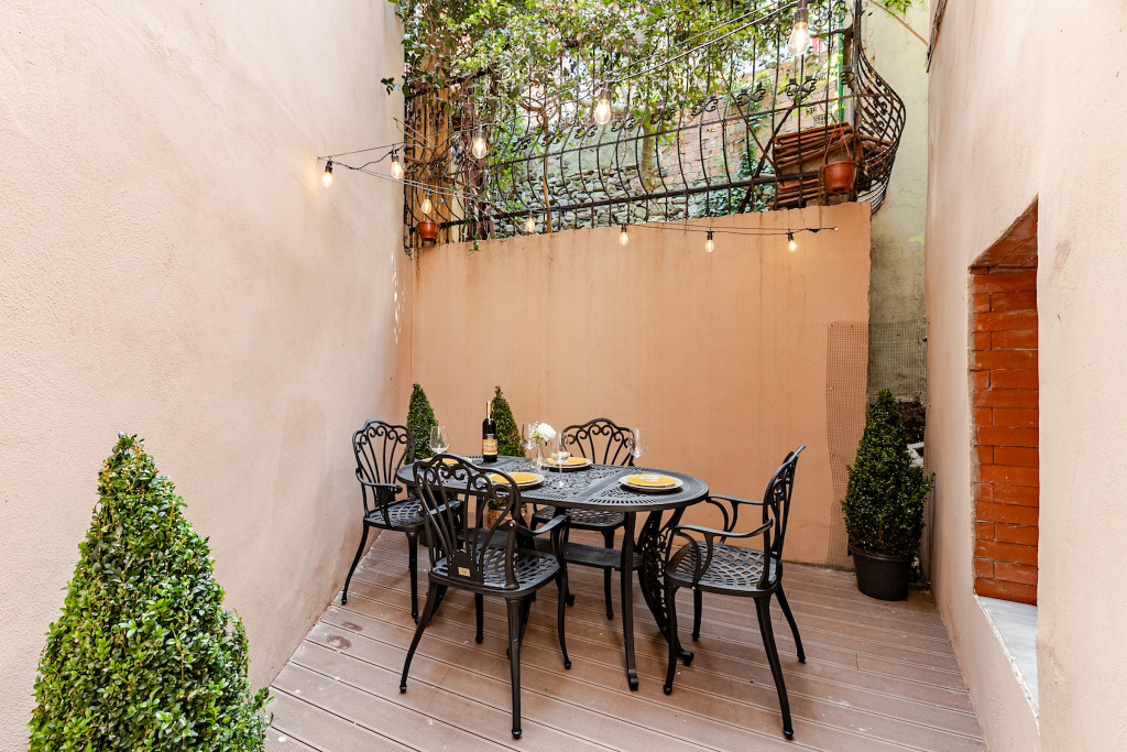 Квартира Two-Bedroom in Historic Mansion Old Town