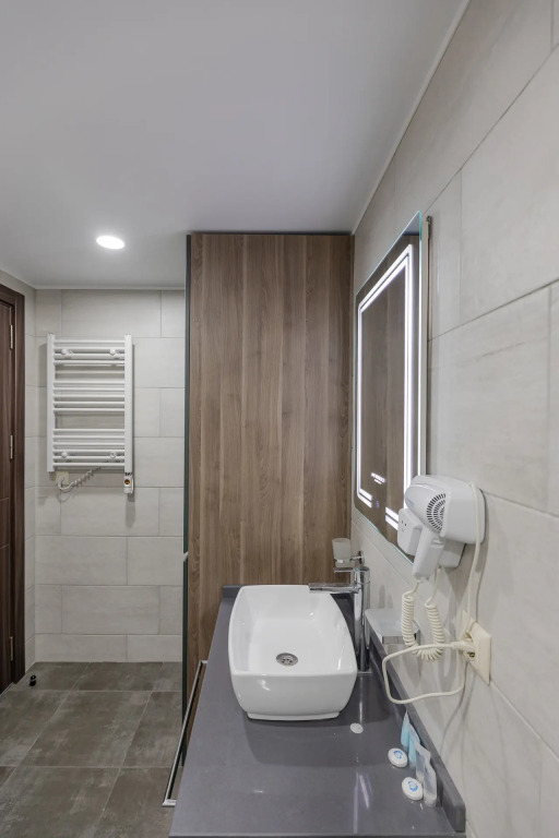 Апартаменты Современная квартира с одной спальней в жилом комплексе WYN Residence