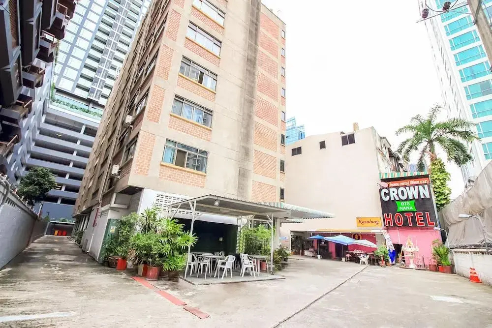Crown BTS Nana Hotel