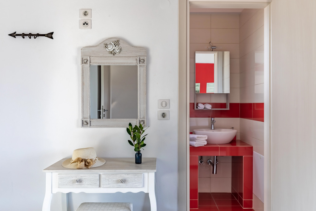 Luxury Villa with Private Pool in Skopelos, Ideal for Families, Villa Aelia by Kardous