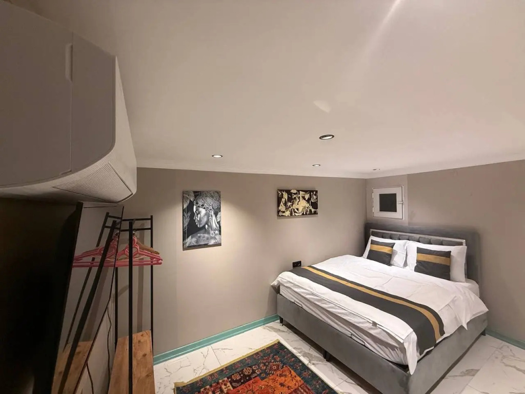 Апартаменты Cozy duplex with a private terrace near the metro