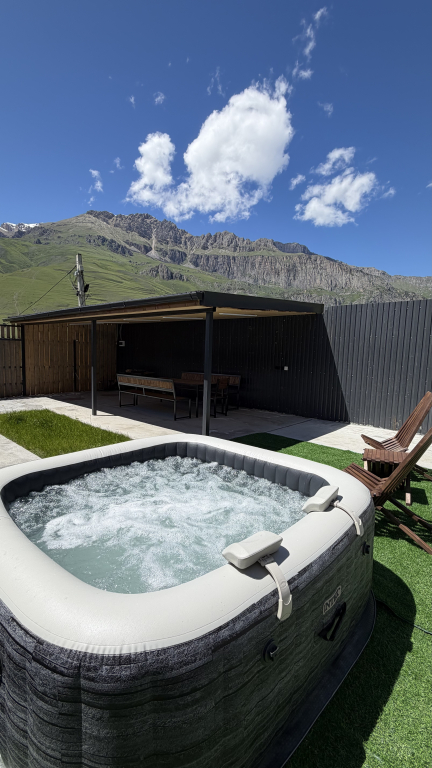 Частный дом Домик в горах с мансардой