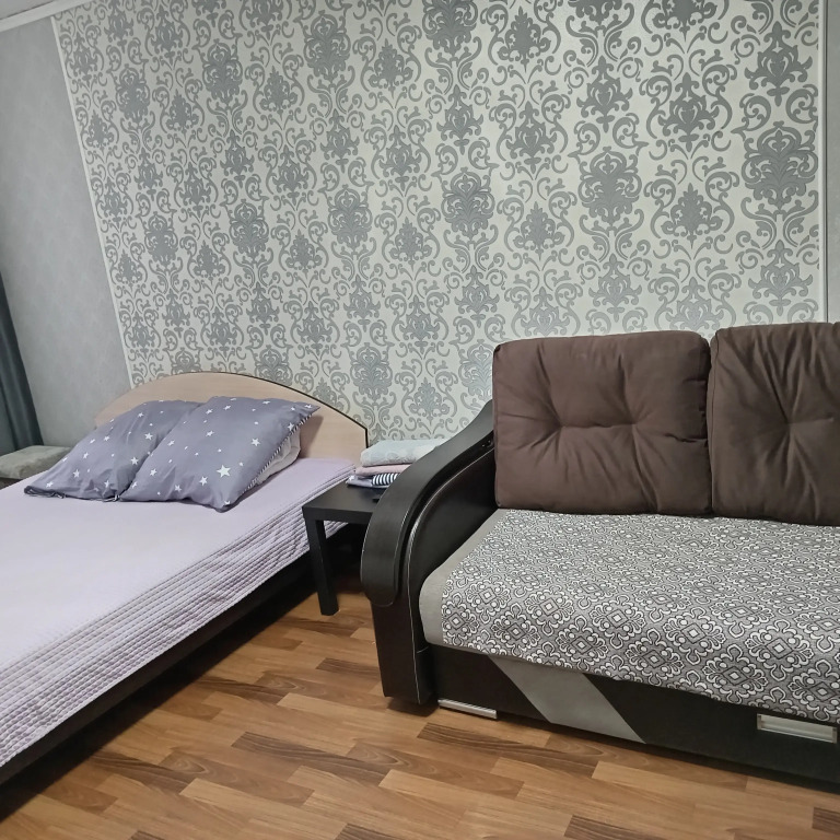 Квартира Druzhby 60