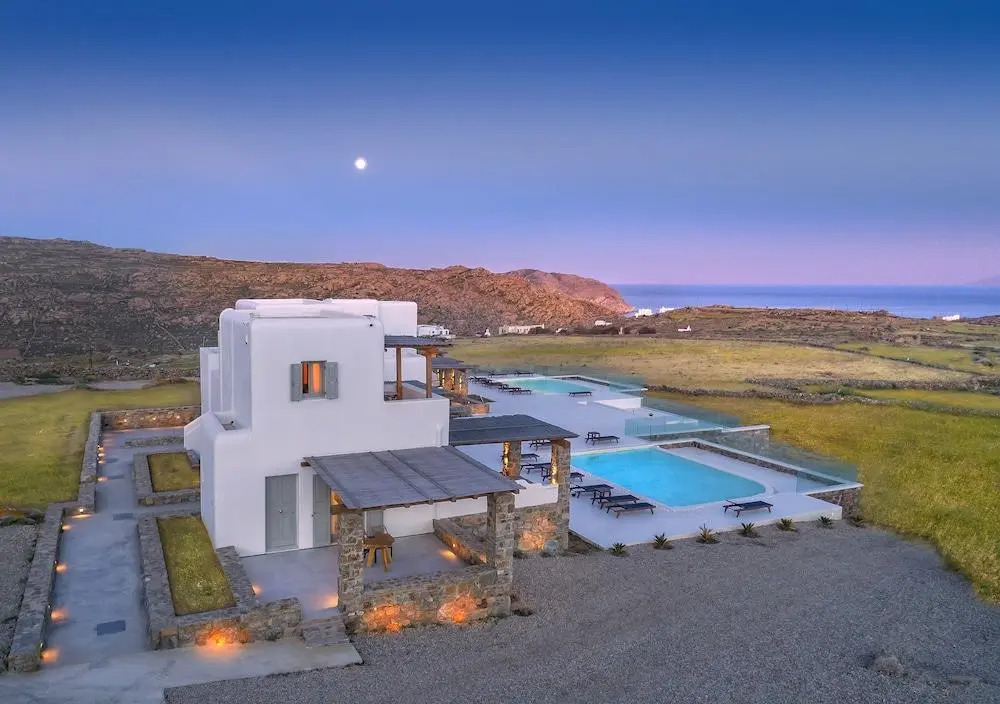 Legendary Suites Hotel