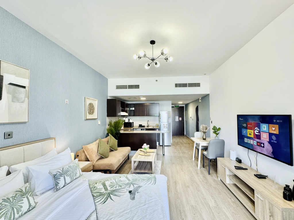 Апартаменты Cosmos Living Spacious Studio With Balcony