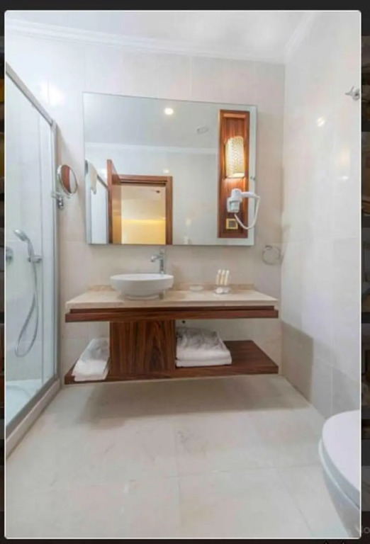 MidMar Deluxe Hotel