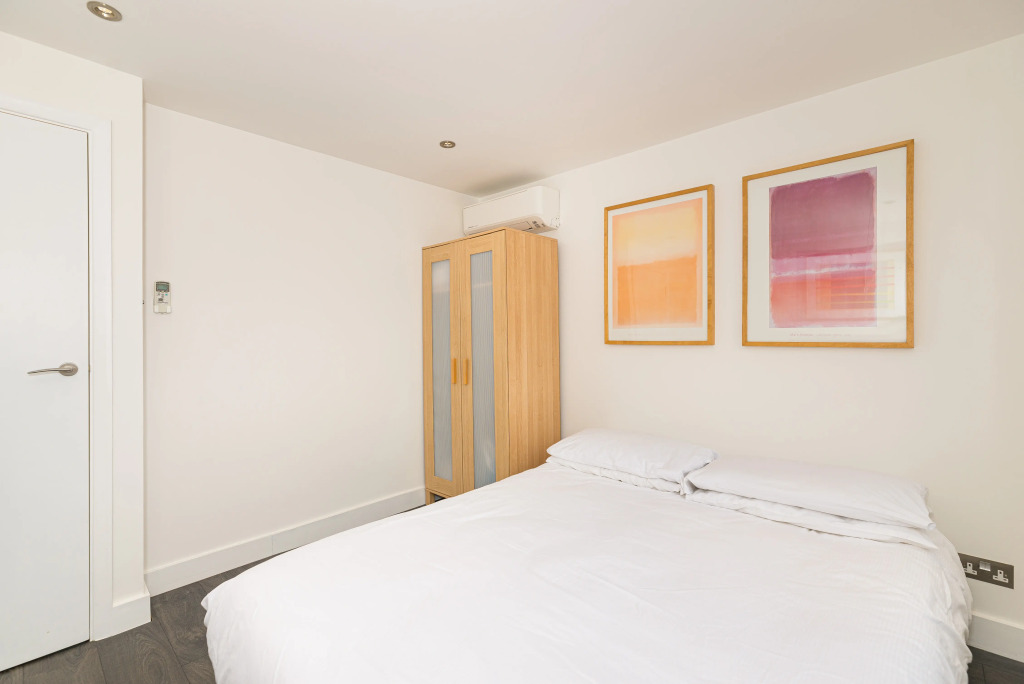 Апартаменты Bright Aircon Apartment Earls Court