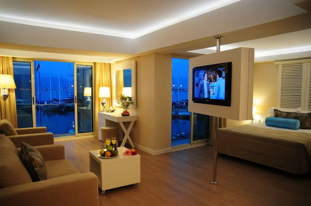 Alesta Yacht Hotel