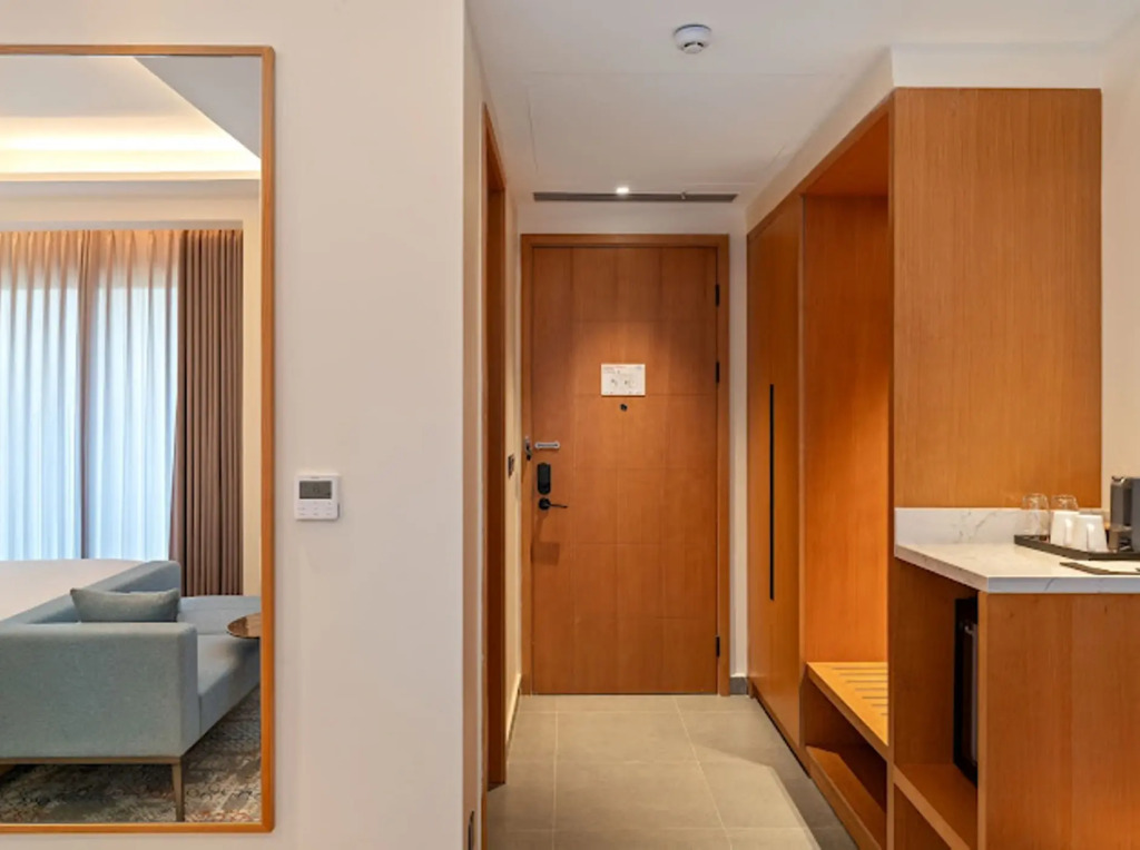 Отель Bamus Sarovar Portico