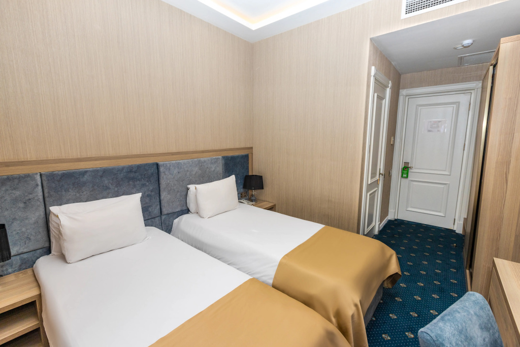 Grand Midway Hotel