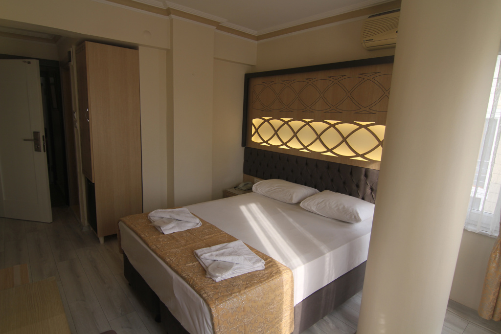 Grand Liza Hotel