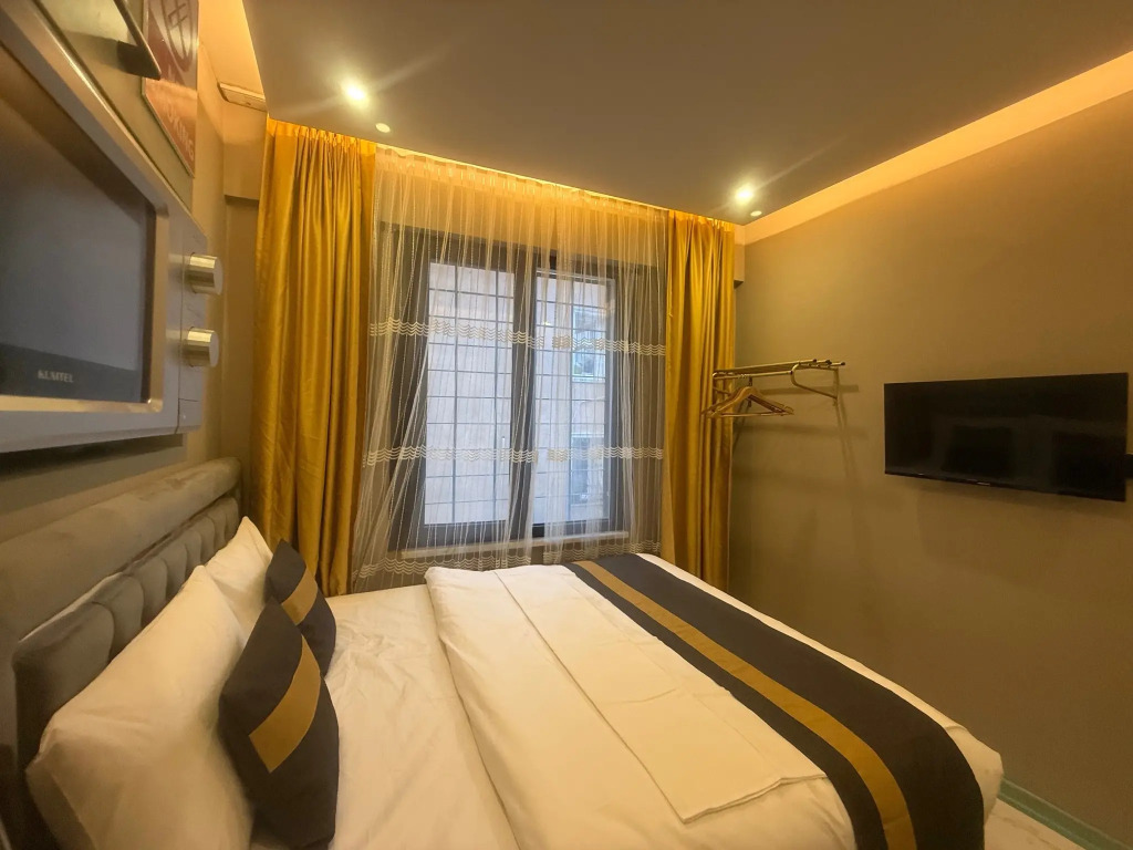 Апартаменты Warm cozy studio near the metro station