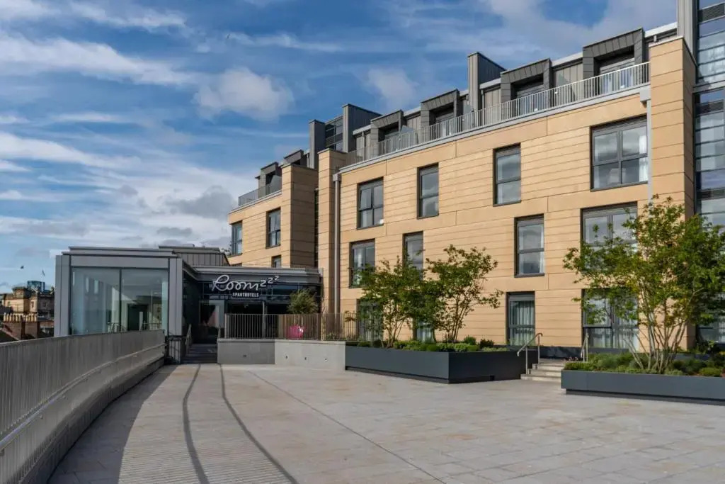 Отель Roomzzz Edinburgh