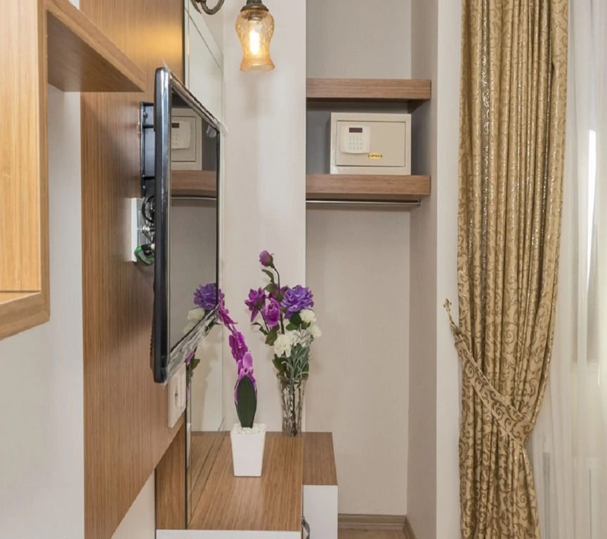 Raimond Hotel