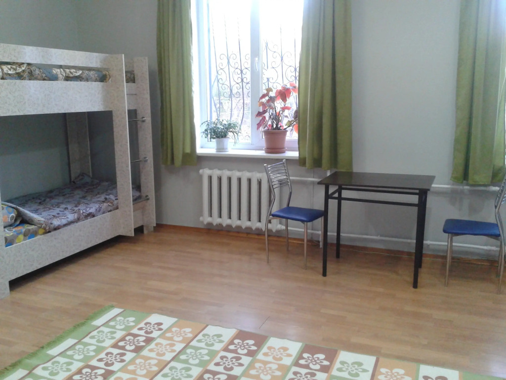 Hostel 64