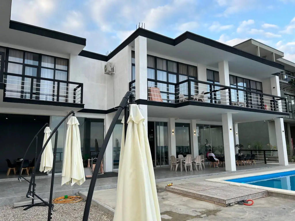 Green Land Hotel